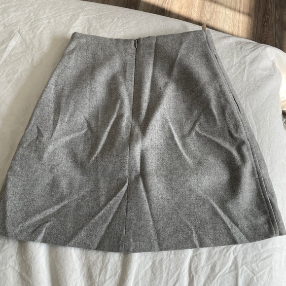 ARITZIA CLASSIC MINI SKIRT - Picture 2 of 2